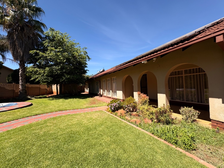 4 Bedroom Property for Sale in Wilkoppies North West